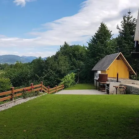 Chalet Charlies Place *